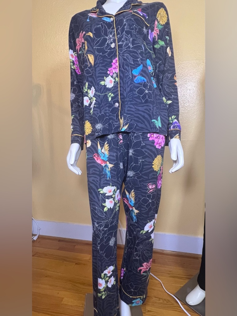 JOHNNY WAS Carly 2-piece Pajama Set, size medium, Charcoal Gray